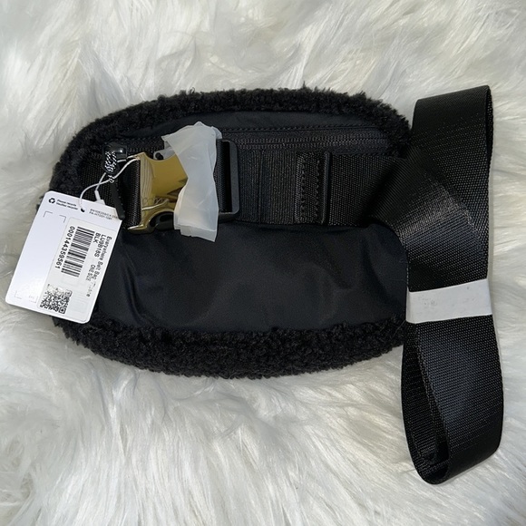 Everywhere BELT BAG Fleece black Fanny Pack LAST CHANCE Lululemon - Picture 5 of 16